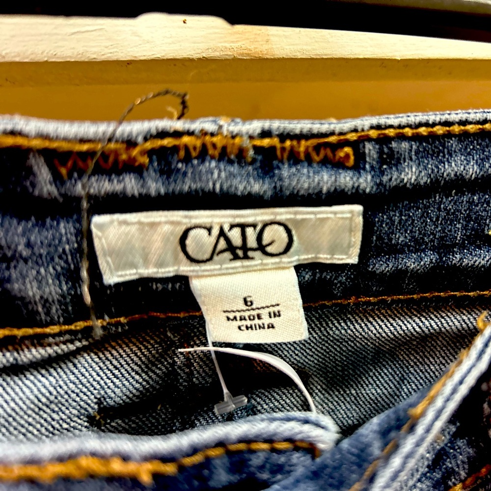 Size 6 Cato Capri jeans. Lightly worn.